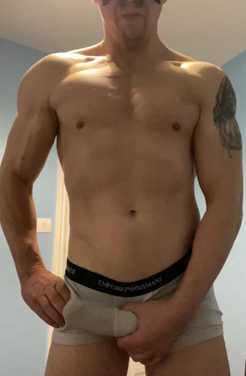 Does this count as a ‘bulge’ 😉 check out my new OnlyFans page for more @TheMaskedMuscle by TheMaskedMuscle