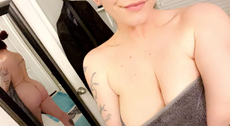 Does this count as a mirror selfie? 😇 by mommydearestxxx