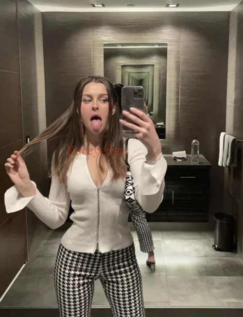 Does this look like a face you'd want to cum on so I can swallow daddys cum😋🥹 by kaceyeden