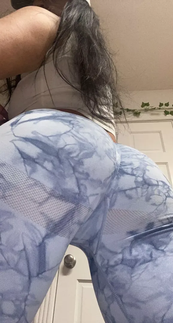 does this make you want to bend me over, rip a hole in my leggings, and fuck me? 😇❤️‍🔥 posted by princess_pineapple27