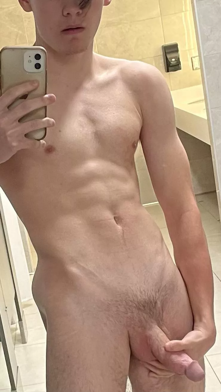 Does this mirror make my cock look fat? posted by Okgolol_1515