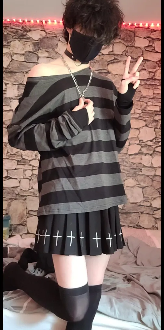 does this outfit look good? im not sureee posted by mewhenuhhh