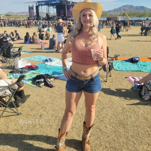 Does this top show off my belly button? by Daisybee_dukes