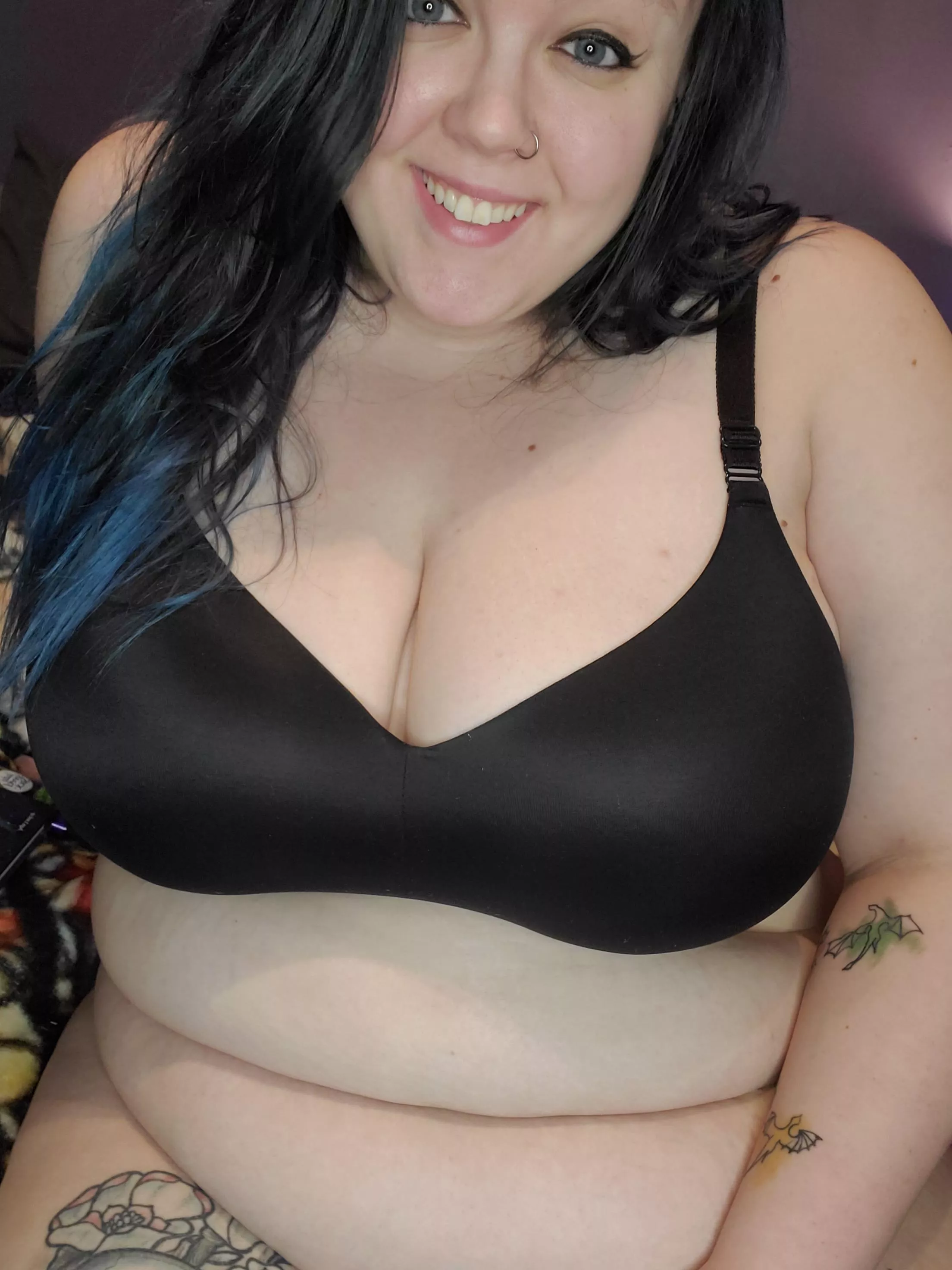 Doing customs, video calls, and sessions 🥰😍😋 dm me 😍 only fans 50% off right now😈 let's be naughty (f25) posted by Soulreaper1396