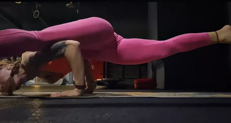 Doing my yoga , Eka pada Kaundinia by Sashashla