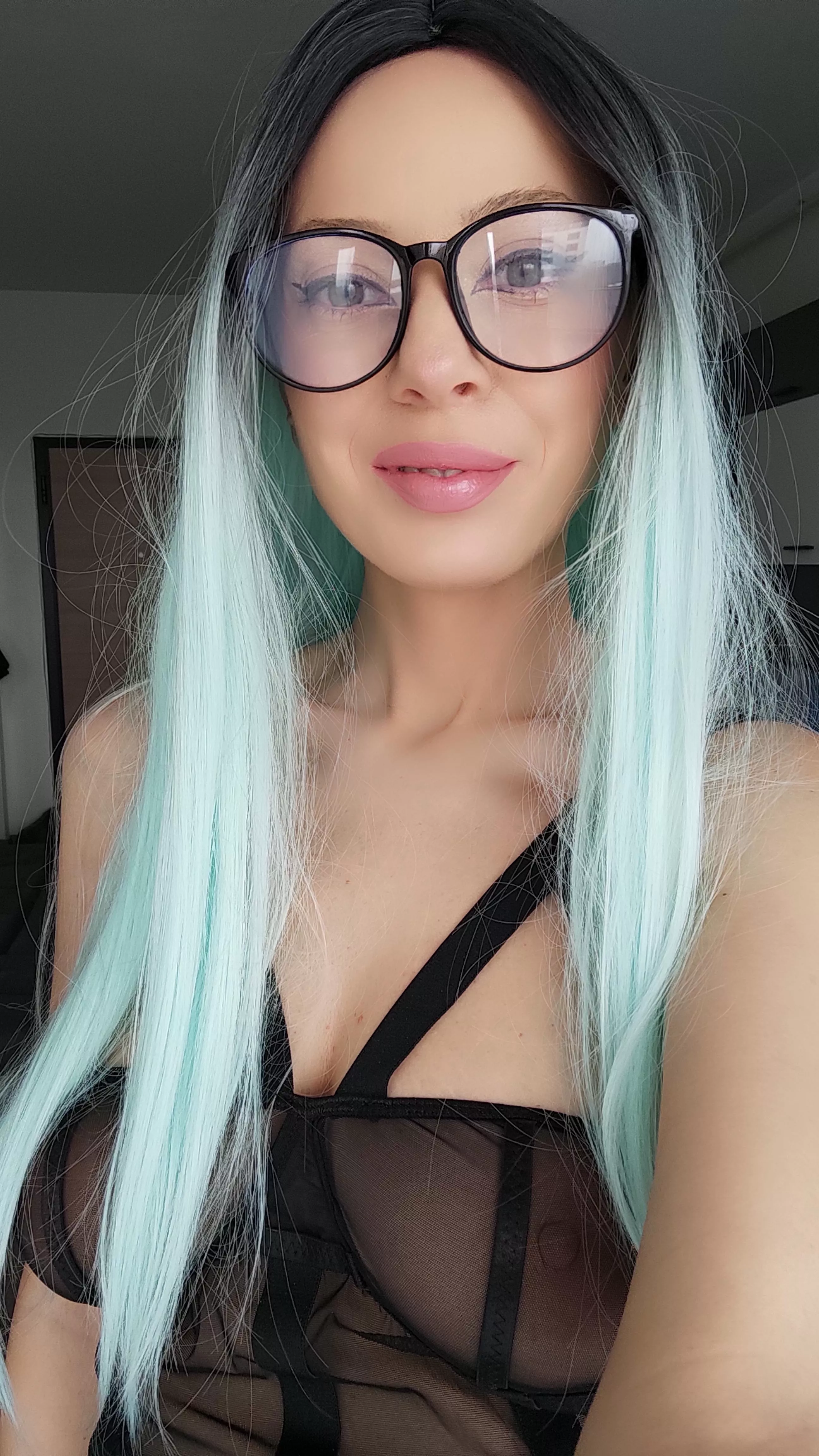 Doing the most, saying the least [F] posted by alleyabae