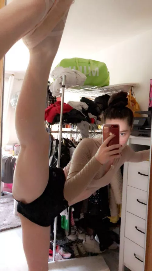 Doing the splits IRTR by I_Love_Butts_ngl