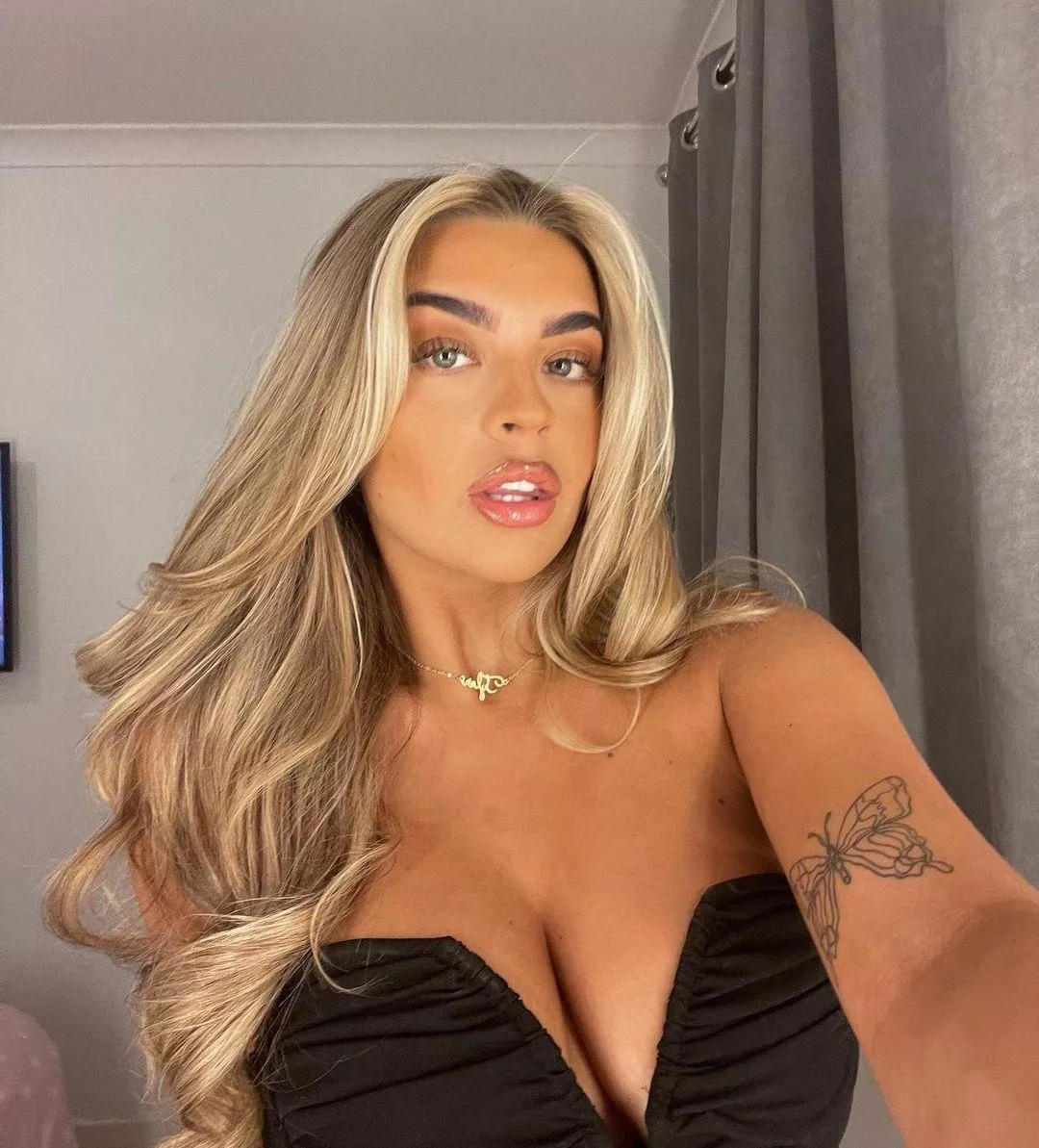 Dolled up with big tits posted by CallBackground8036