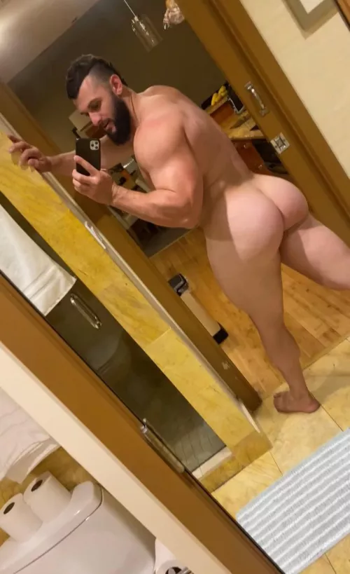 Dom in bed but still love this ass to be ate. what you guys think? by Muscle_grad65