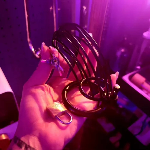 Dominant mommy seeking for a submissive sissy / slave to explore, chastity, humiliate and be dominated by me for long term. Snapchat: mommykity1 by kffjudj