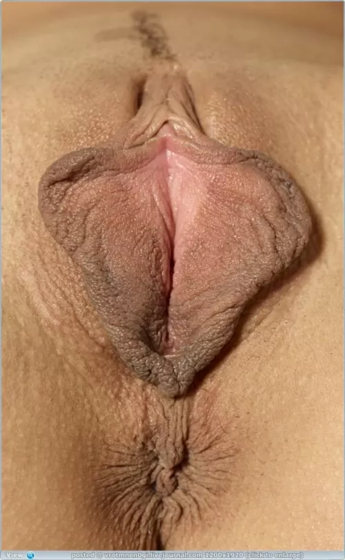 Dominika's Beautiful Folds - Original photo by MET-ART Studios by SharpHintOfNewTears