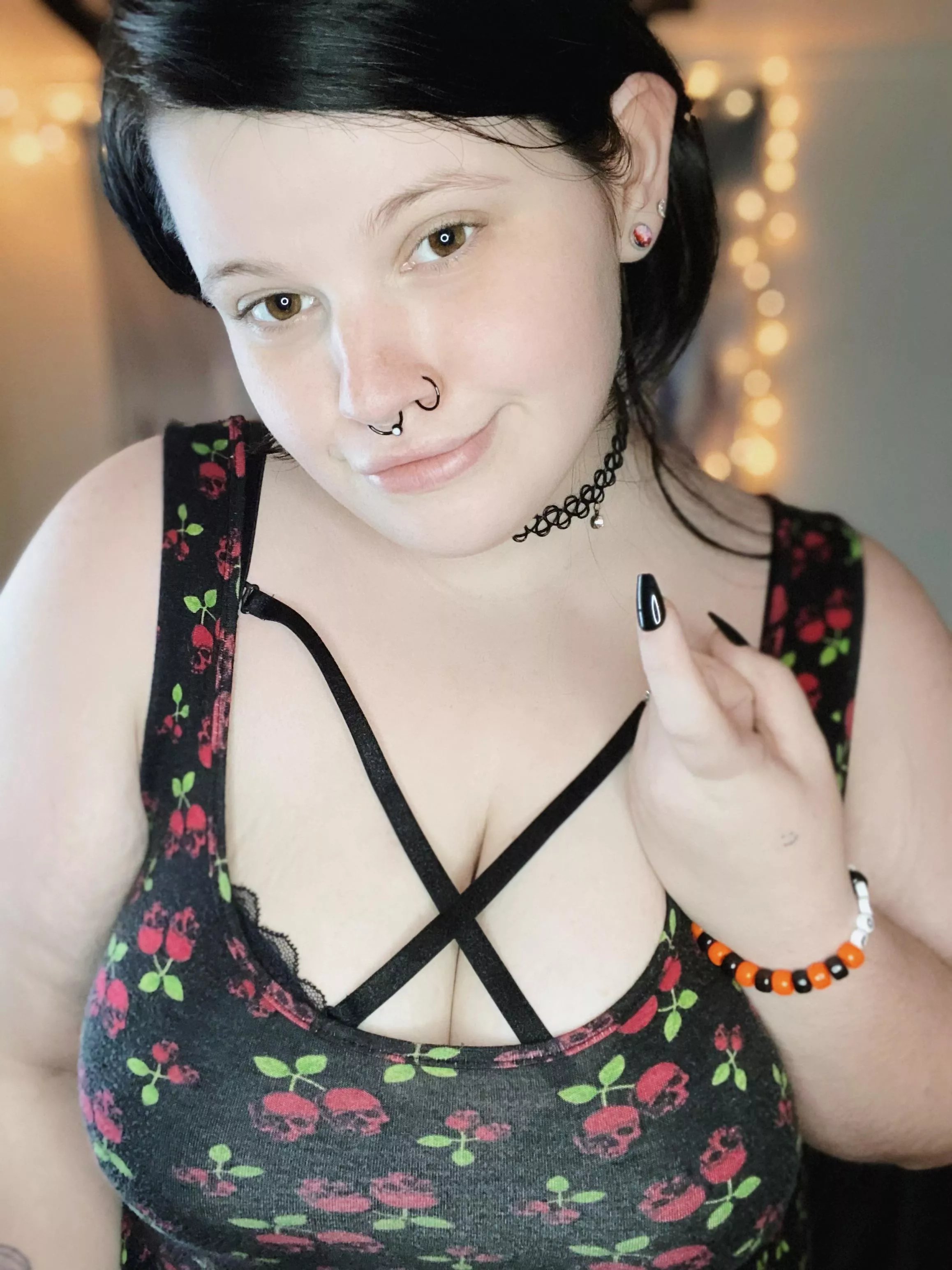 [Domme] Come and get addicted to your new Goddess little piggy 🐷 ❤️ posted by lilraccoongirl