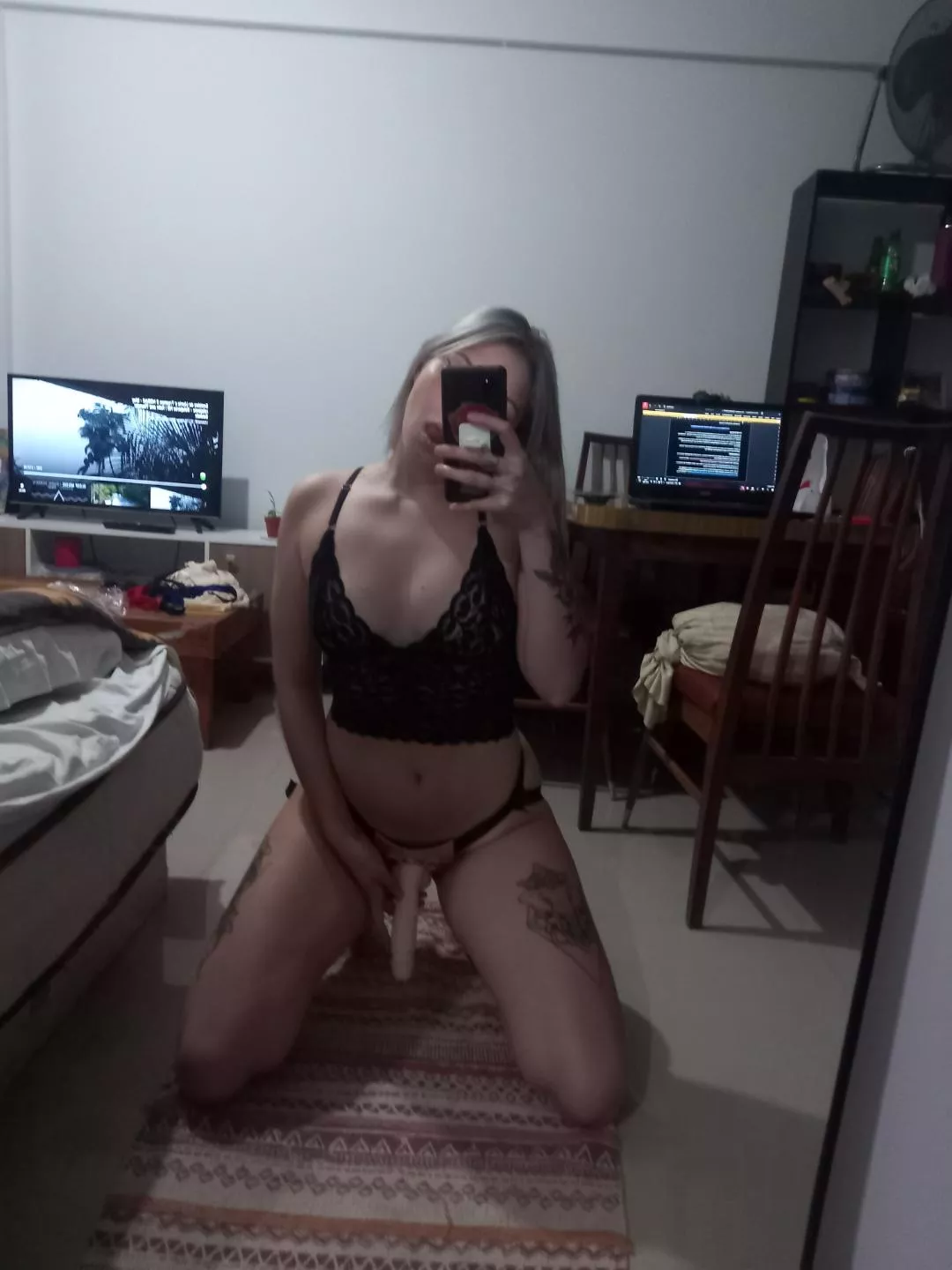 [domme] do you think you deserve to be my slave? posted by chxxxm