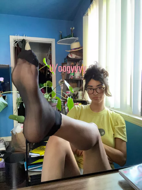 [domme] i bet you’d love to worship these nylon socks . So pathetic of u by Oogyyyy