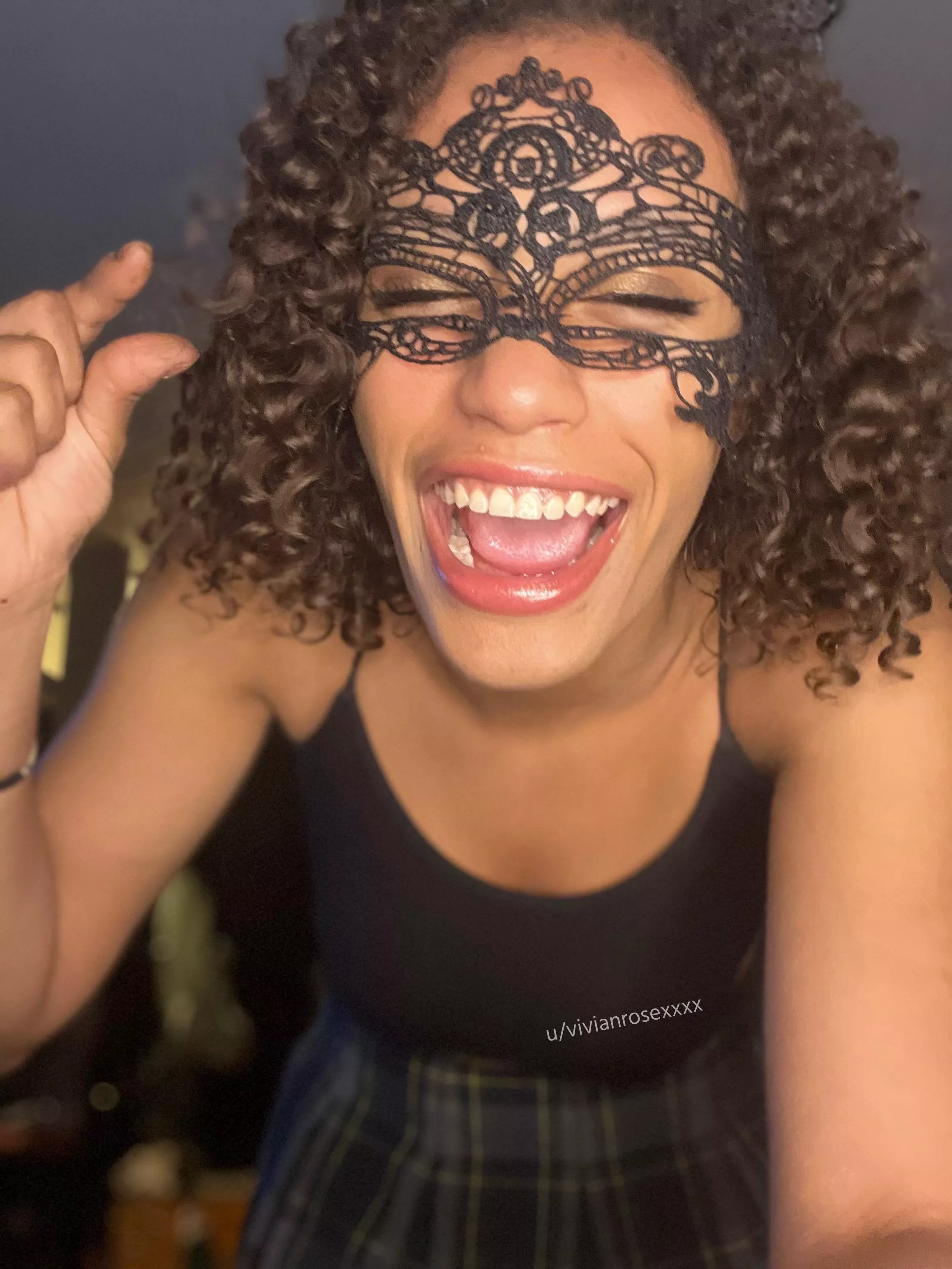 [domme] the fact that you thought that any less than 7 inches is acceptable 🤣 posted by vivianrosexxxx