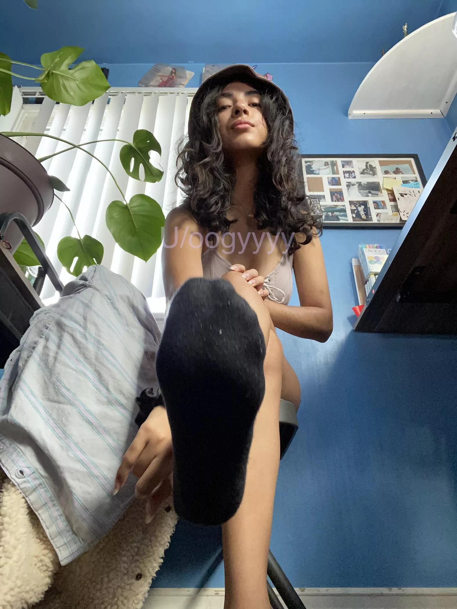 [domme] ur not even a good foot stool. Lame posted by Oogyyyy