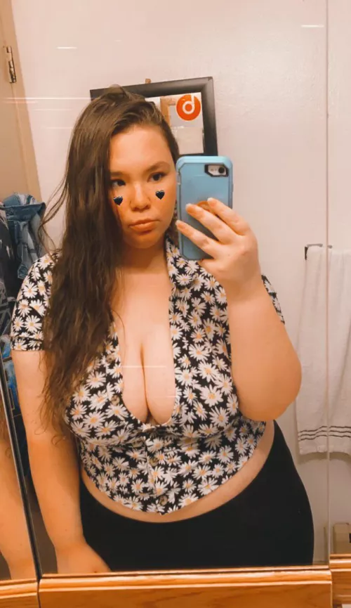 [domme] who wants to worship me while I humiliate them? 😉 by Fluffybutt20