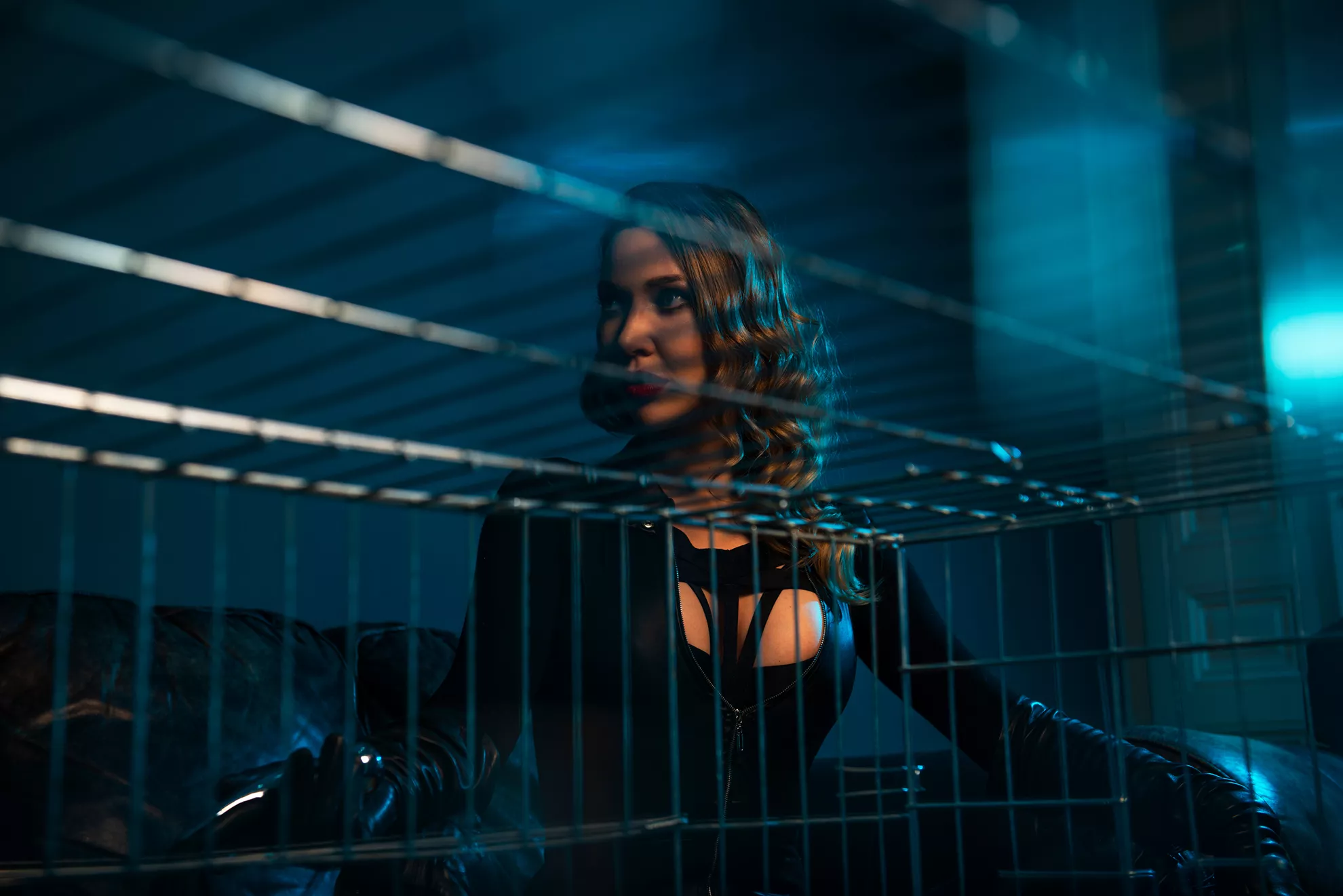 [domme] Your wishes are nothing to me! Just get into the cage and serve me, slave! posted by Princesse-Venus