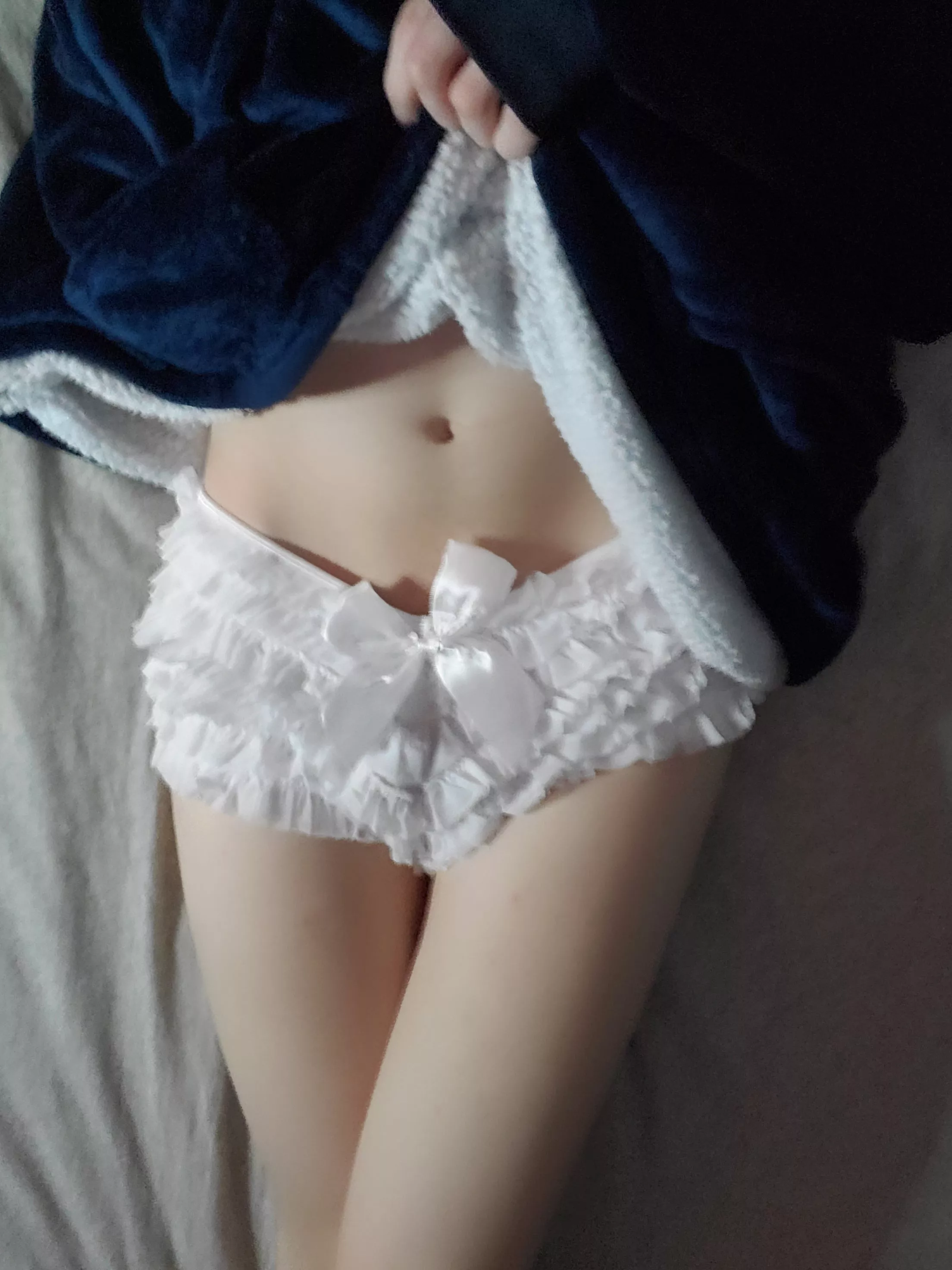 don't be shy come get cozy~ posted by ImaTwinkForFun