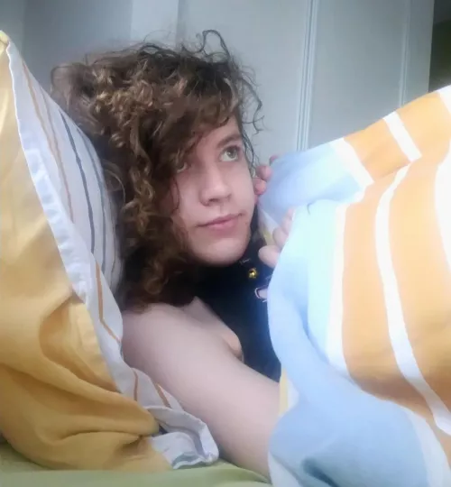 don't mind me being all comfy 🦊 by sammy0panda