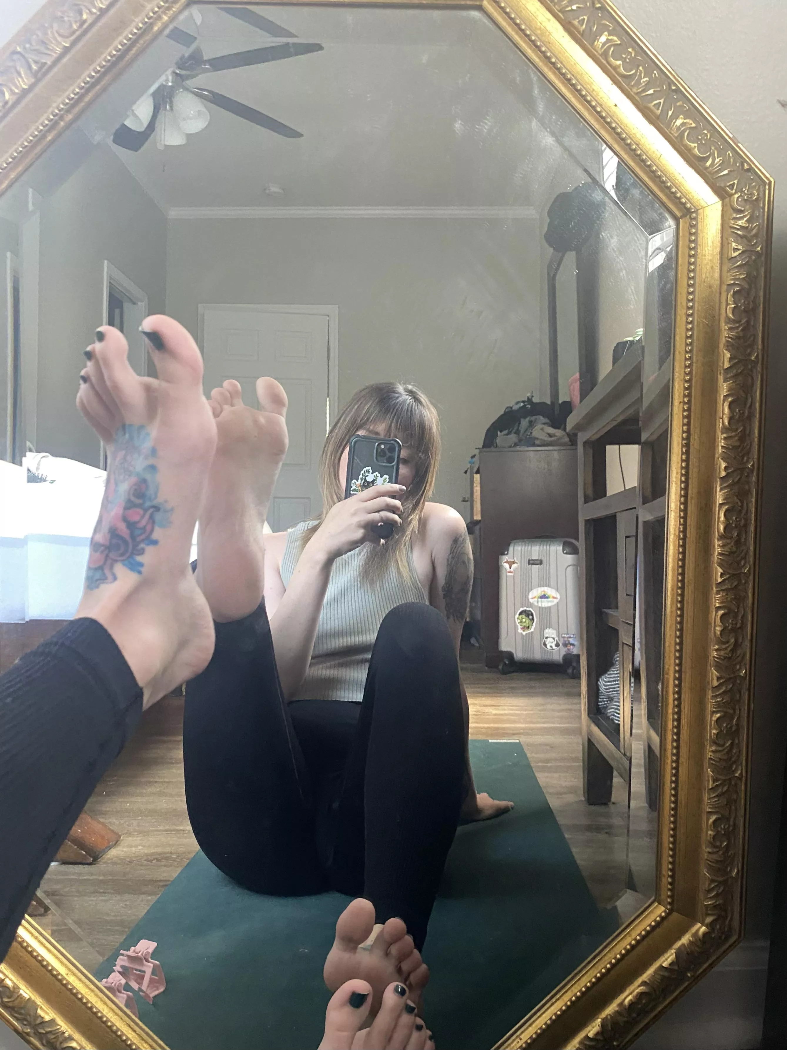 Don’t mind the mess, hope you overlooked it. posted by clairecfeet