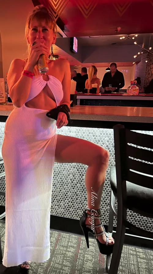 Don't mind the splint on my left hand. I'm still here to have fun. by alenacougar