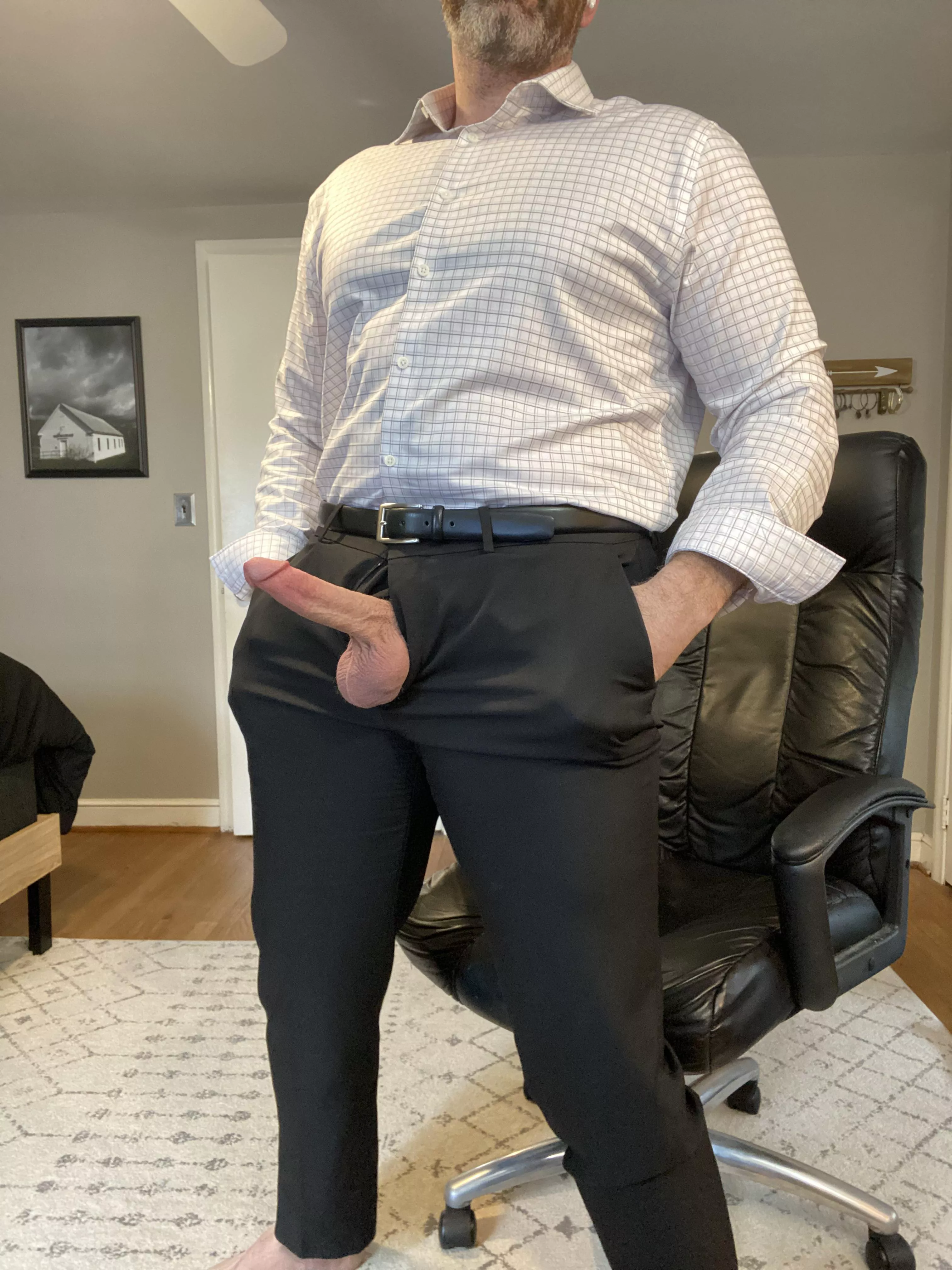 Don’t you hate Mondays? Hit me up and keep me distracted from work (38) posted by Jclipppz2