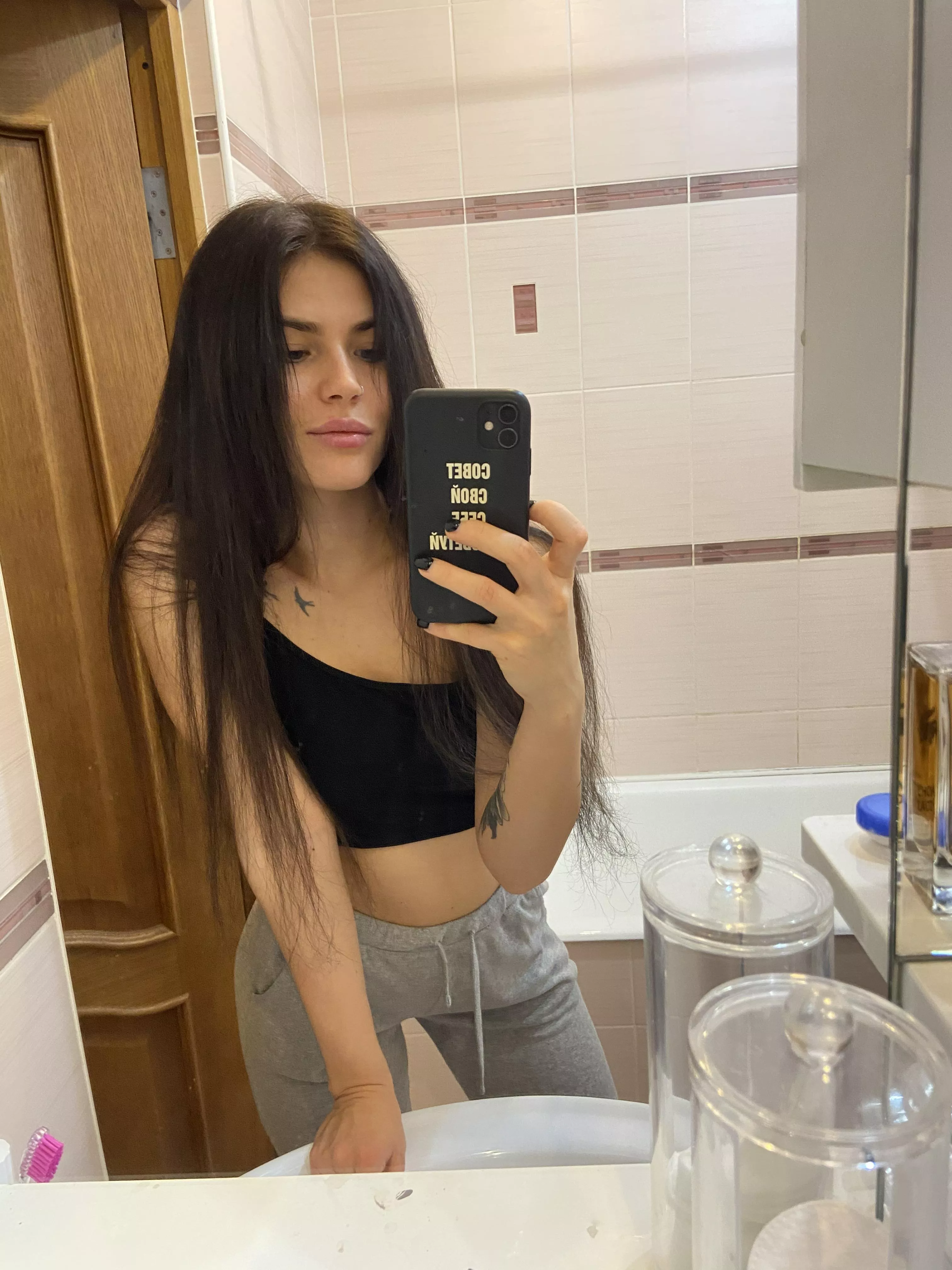 Don't you wanna reach out and touch my whole body?😊💞 posted by brainlesssdfg