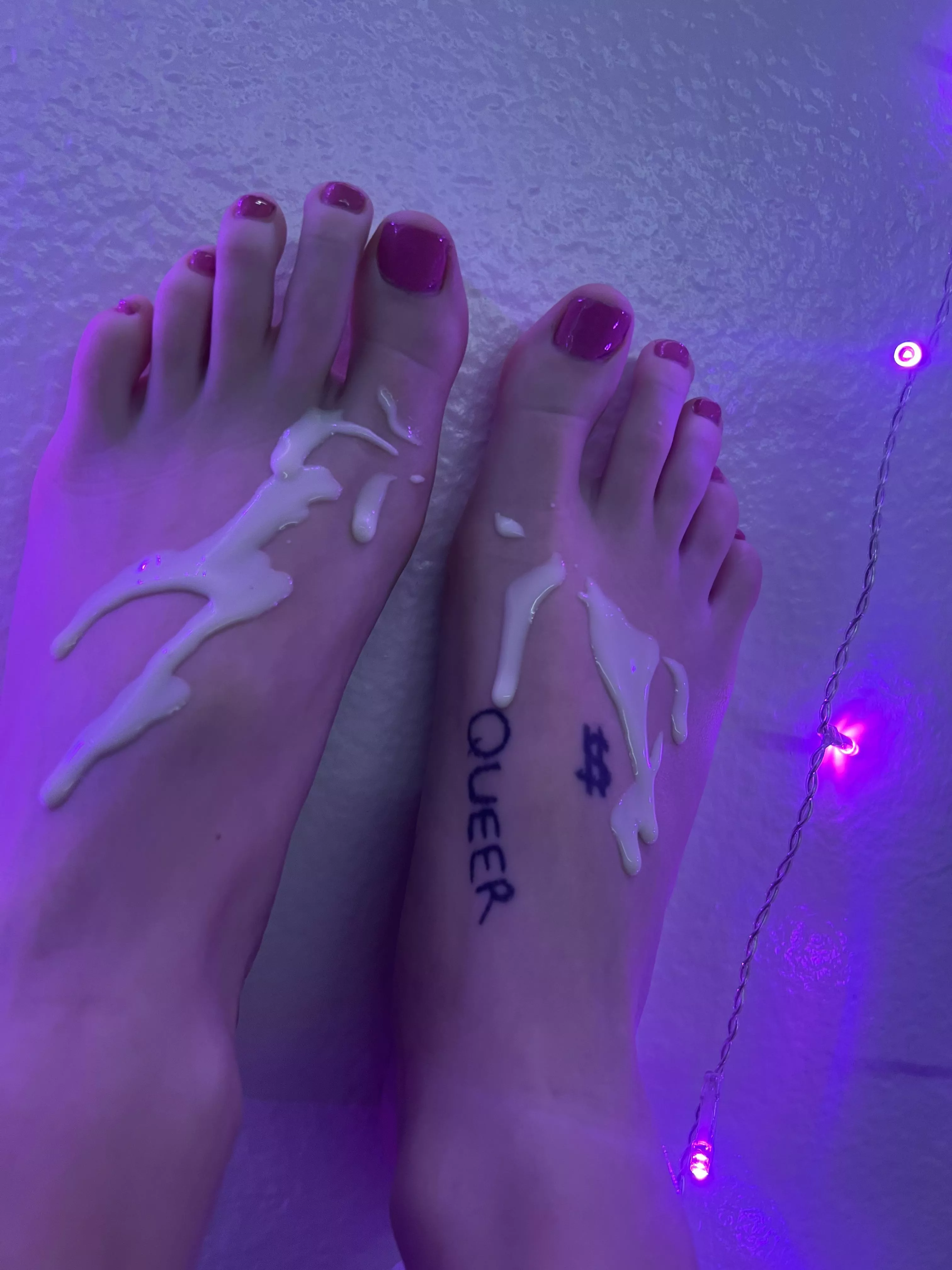 Don’t you wish you could cum all over my feet just like this? posted by ashxobrien2001