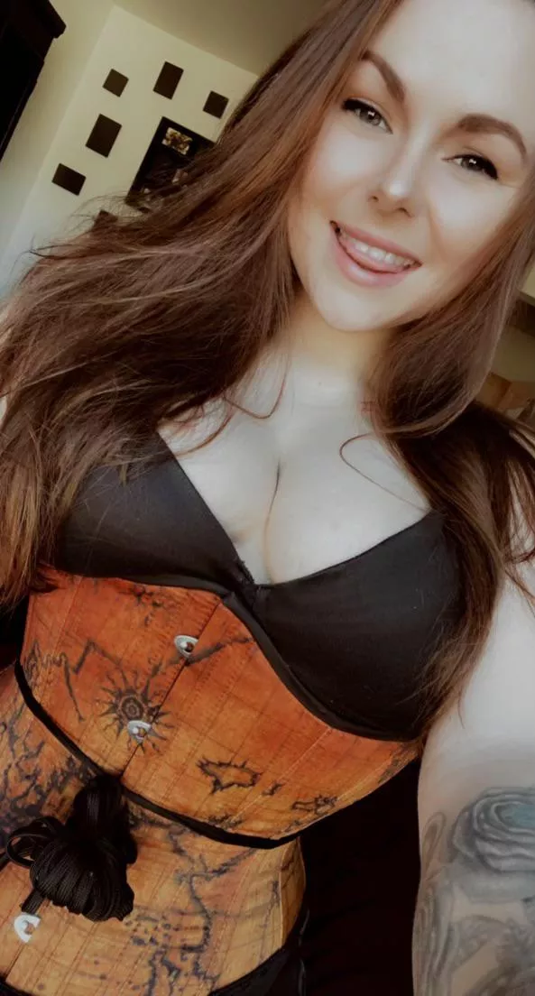 Dropping in on a Monday cause who’s actually working anyways lol posted by Inkedandmilky