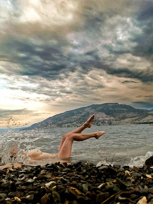 drown me in passion. swallowed a lot of water while trying to get this shot😅 happy with the result but do wanna try and recreate it this summer. by gingywilleatu