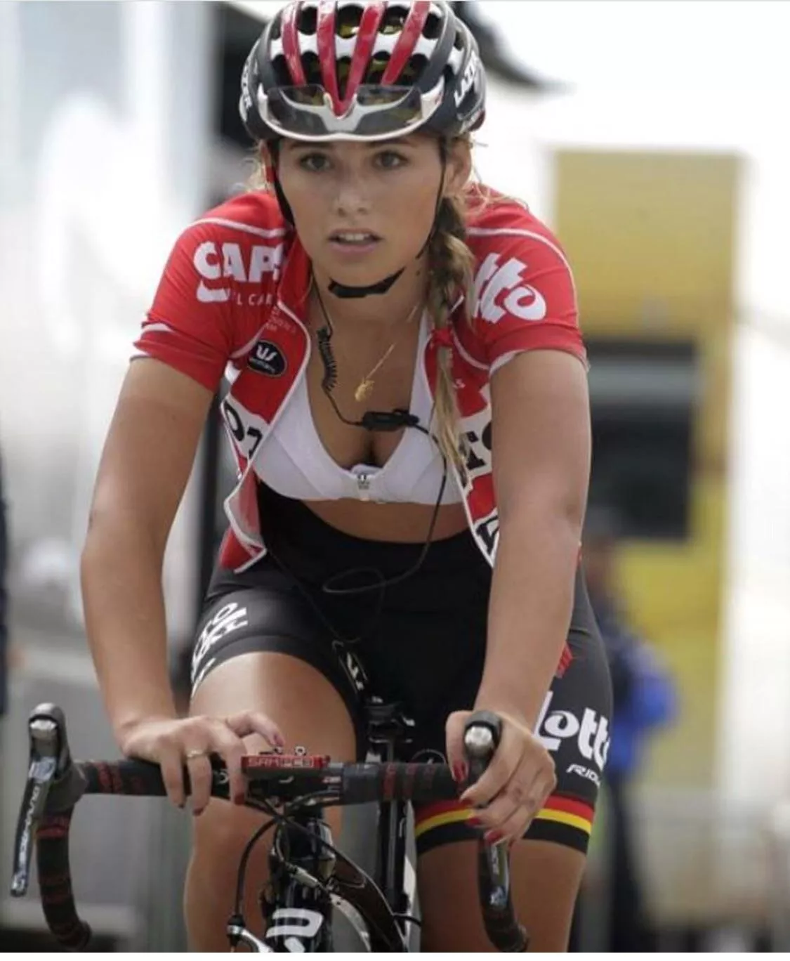 Dutch ccylist Puck Moonen posted by reservelaugh