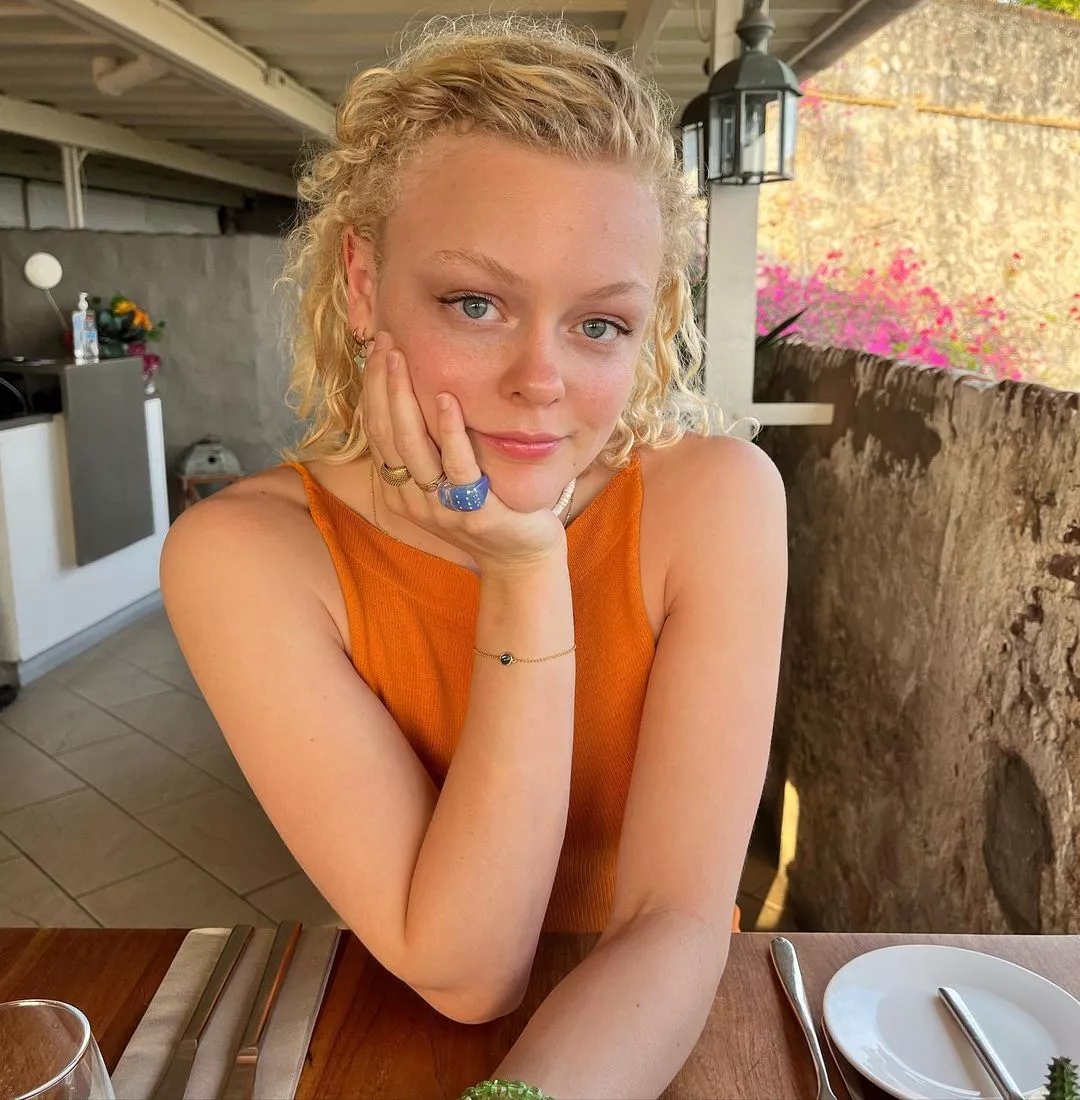 Dutch short track speed skater Xandra Velzeboer posted by Admirateur1