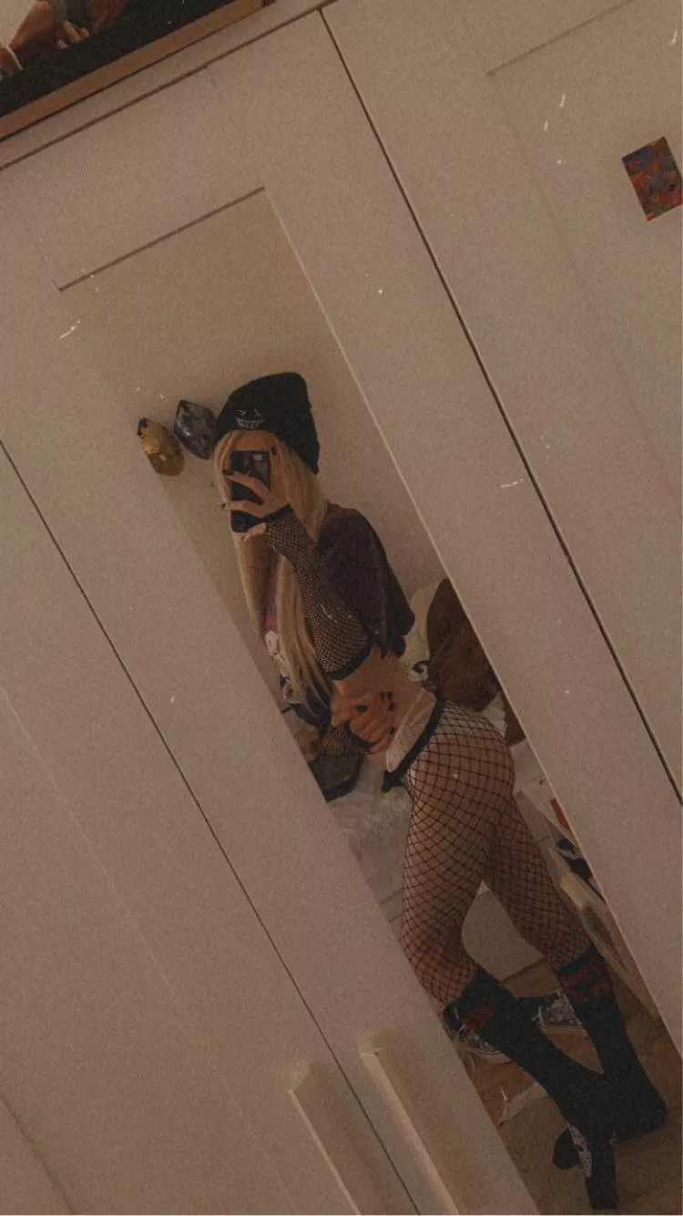 dysphoria’s been kicking my ass lately so i’d like a little bit attention from the cute people here posted by Legitimate_Street_26