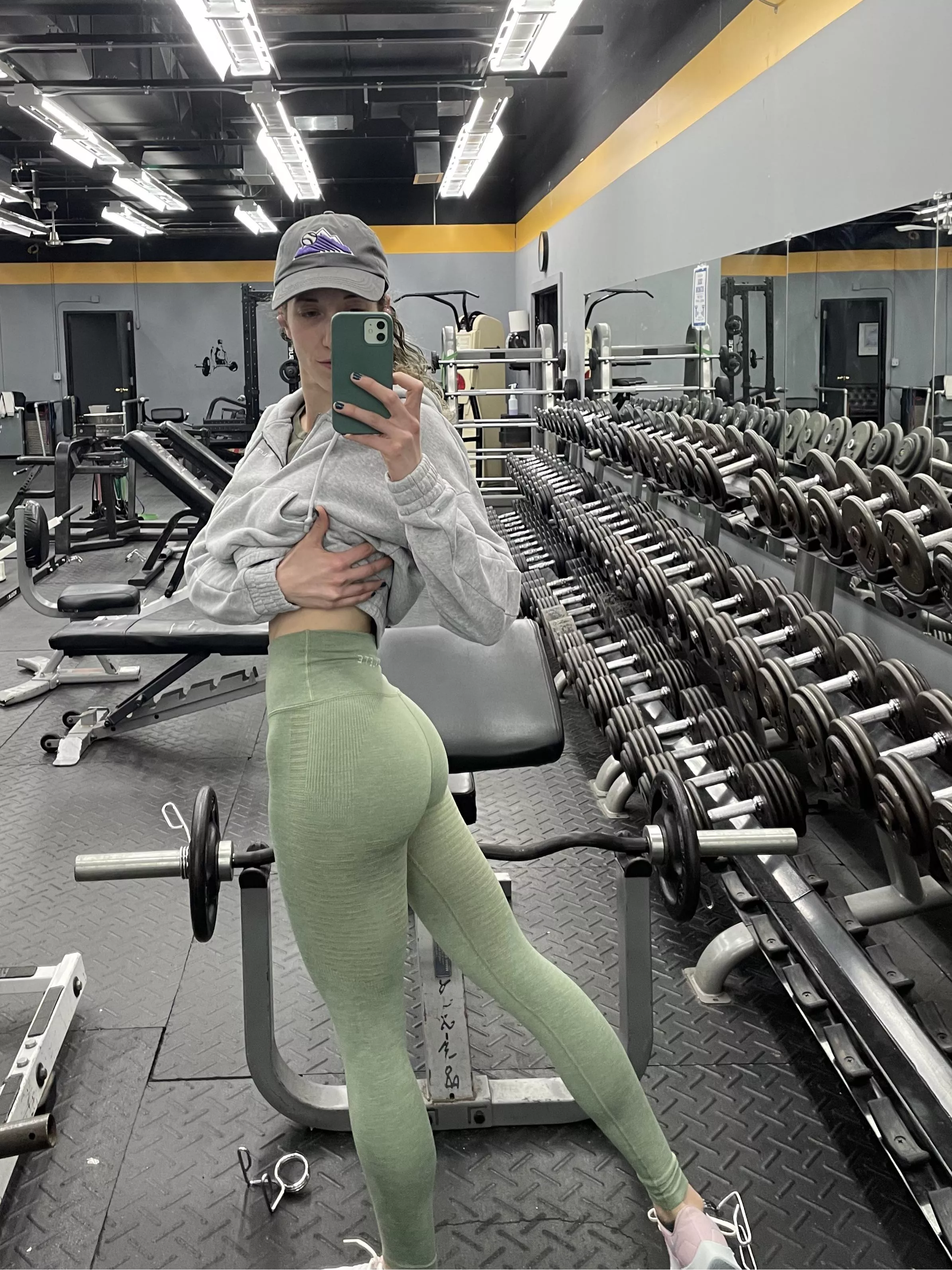 Early morning to get and empty gym posted by Gamorababe