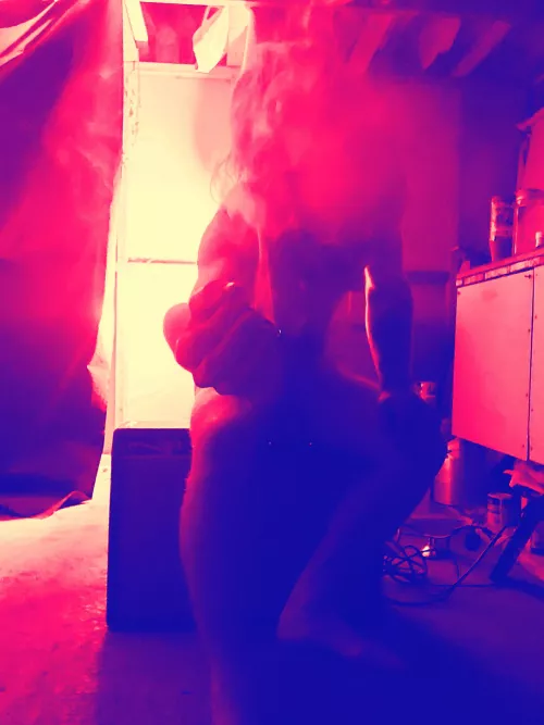 ease the pain with some [M]ary jane💚💨 by xxxotic666