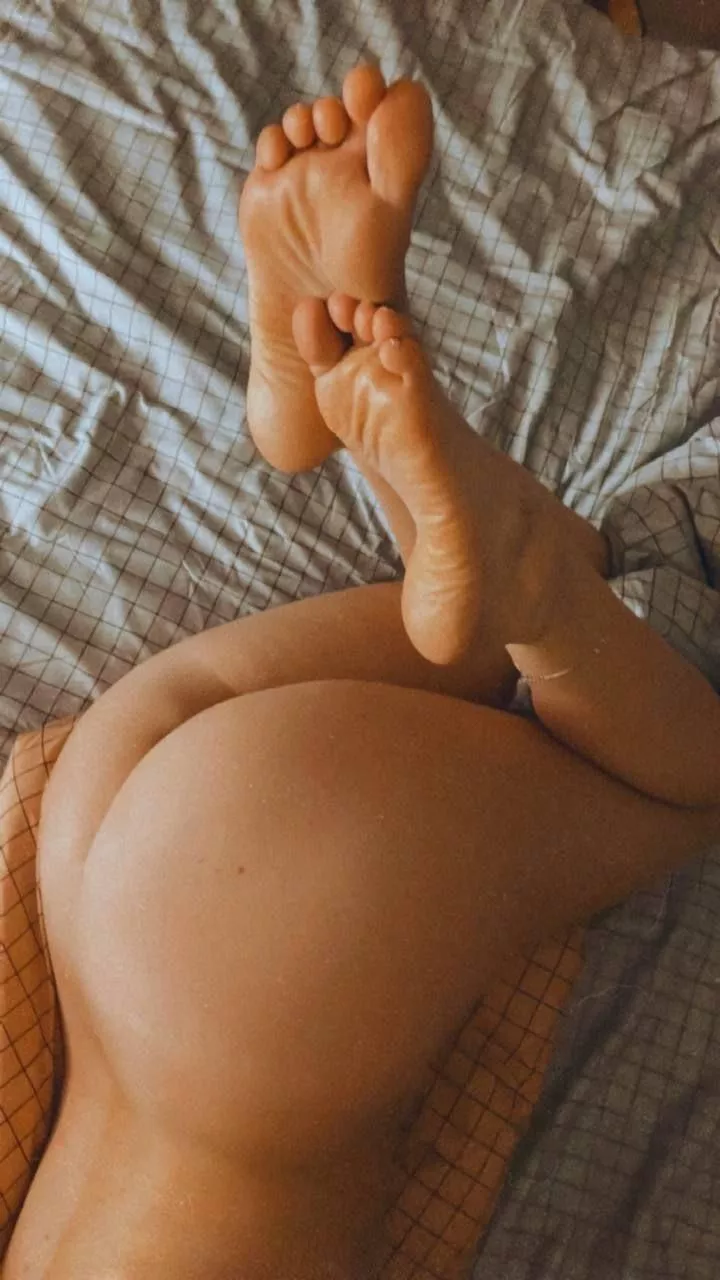 Eat my pussy in the sunset posted by OciePless