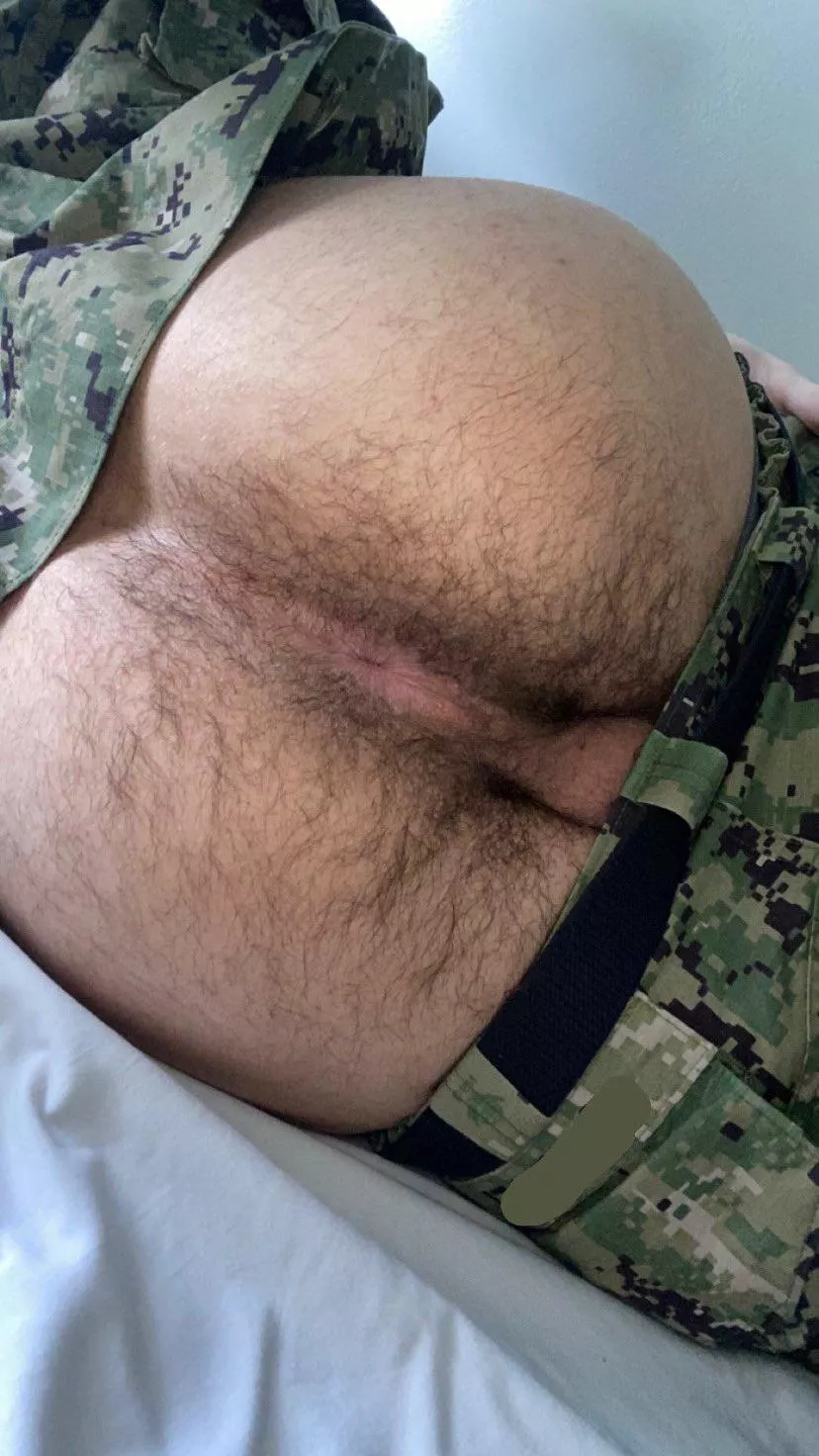Eat my sweaty army ass posted by Sweatyhunk