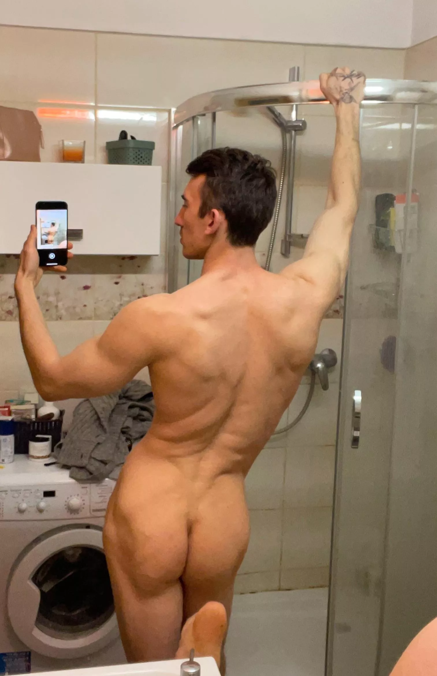 Eelastic and tight😜 posted by davit_fit