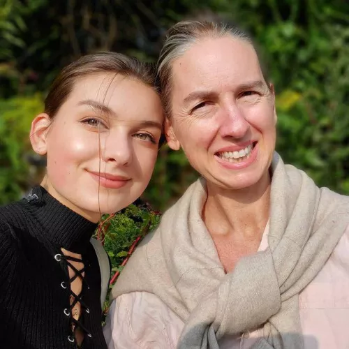 Eh, I’ll fuck mom too by siRmis3