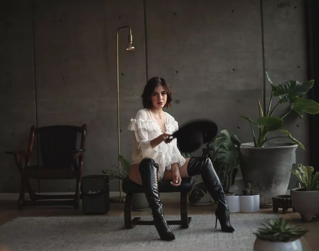 Ela Velden posted by GlamMetalLion