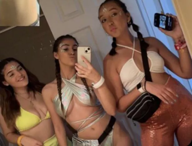 Electronic music festivals are my favorite 👀 by MariaRomeroxoxo