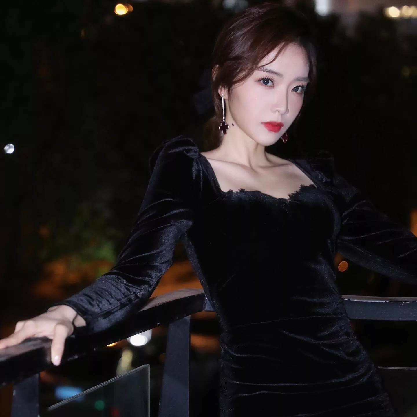 elegant posted by ThawingBroom768