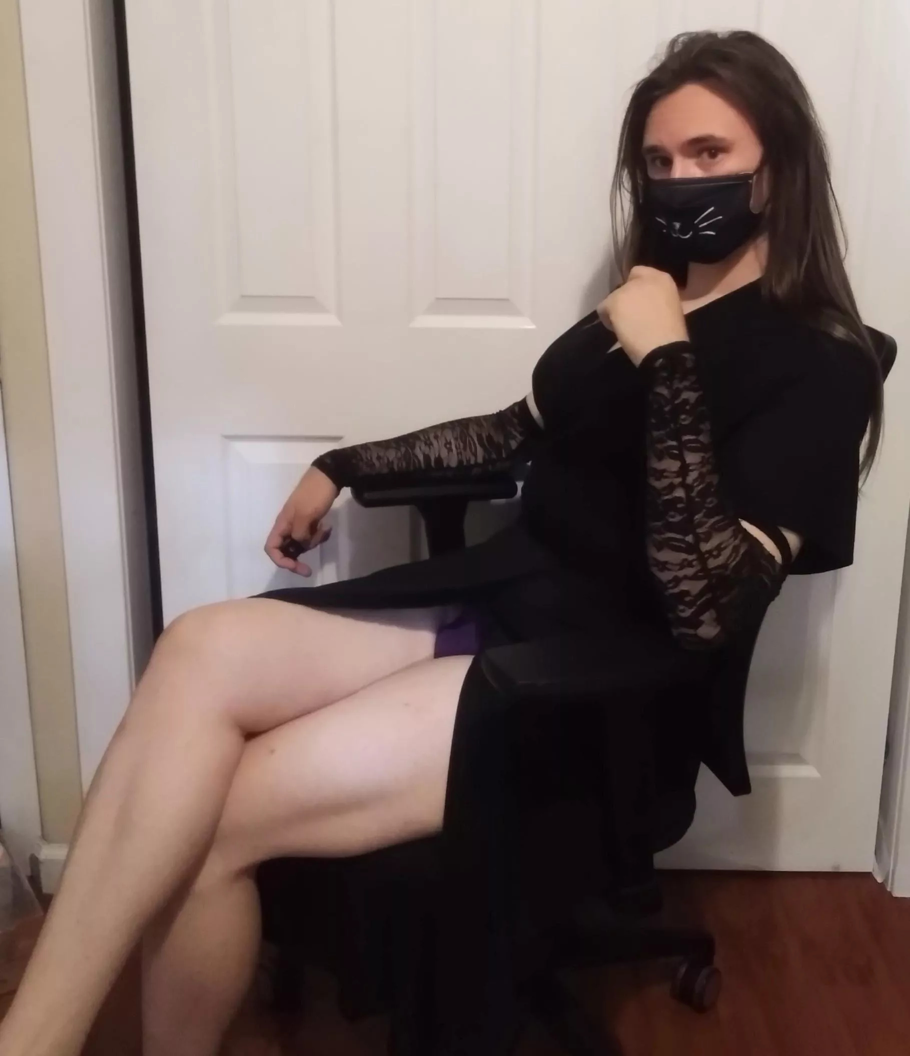 Elegant dress, elegant legs posted by CatboyBiologist