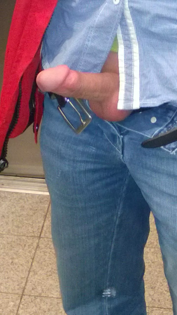 Elevator at work 🙃 posted by ger76