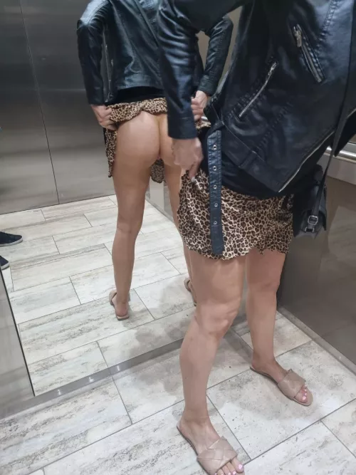 Elevator (F)lash by MissconcealedonOF