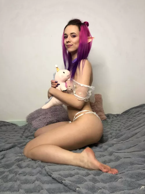 Elf girl with neon hair by fairytyan