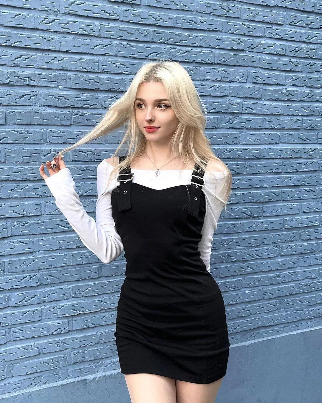 Elina Karimova posted by dannypov