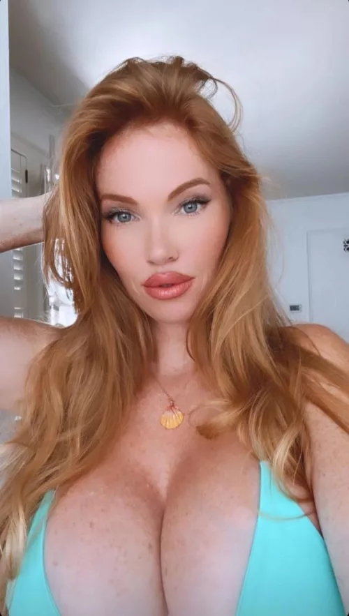 Elizabeth Oceans (@elizabethoceans) [Instagram] by RobJacksonF3