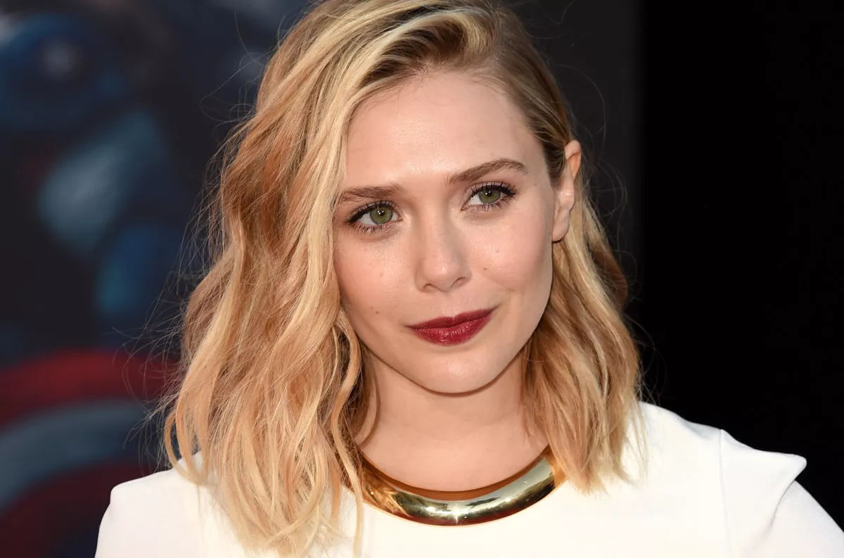 Elizabeth Olsen posted by shbmpl